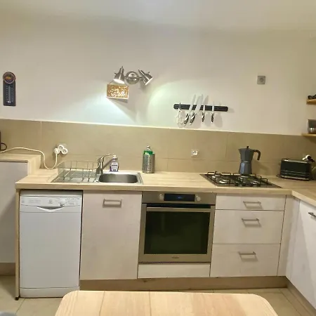 Apartment Maison 2 Etages Au Coeur De Canet-village Canet-en-Roussillon