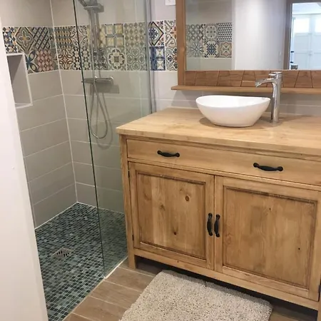 Maison 2 Etages Au Coeur De Canet-village Apartman
