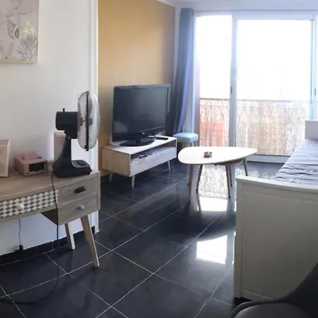 Appartement Maison 2 Etages Au Coeur De Canet-village