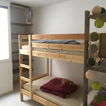 Maison 2 Etages Au Coeur De Canet-village Appartement